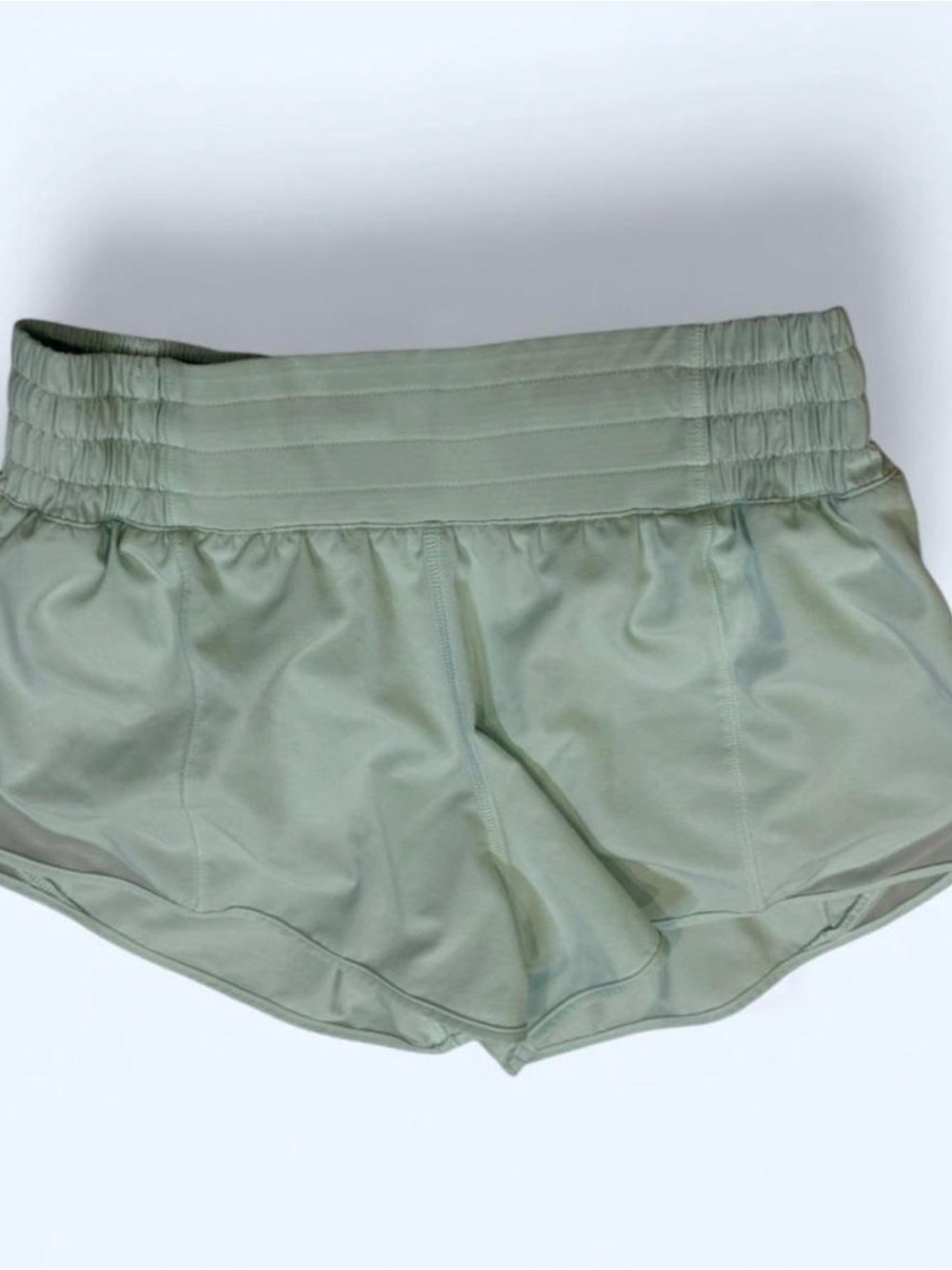 LululemonLight Light Green Women’s Athletic Shorts - Hotty Hot 2.5" High Rise s4